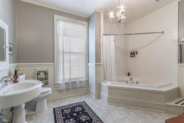 bathroom featuring tile flooring, an inviting chandelier, crown molding, and toilet