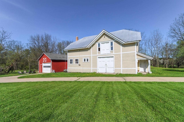 view of front facade with a garage and a front yard