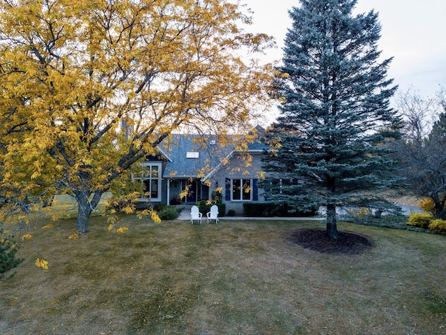 view of front of house with a front yard