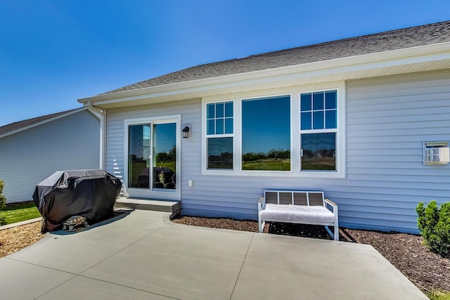 view of front of property featuring a patio