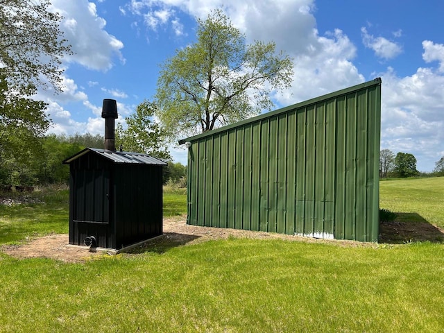 view of shed / structure featuring a lawn