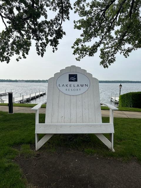 community / neighborhood sign featuring a water view