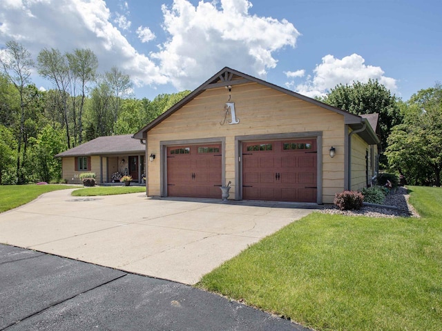 view of front facade featuring a front lawn and a garage