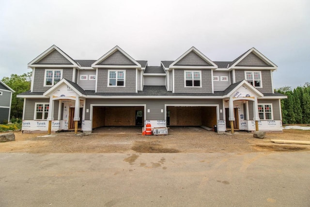 view of front of home featuring a garage and driveway