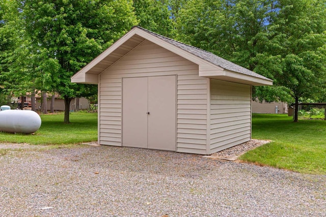 view of outdoor structure with a yard