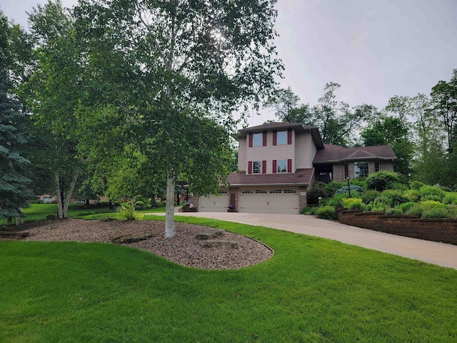 view of front facade featuring a front yard and a garage