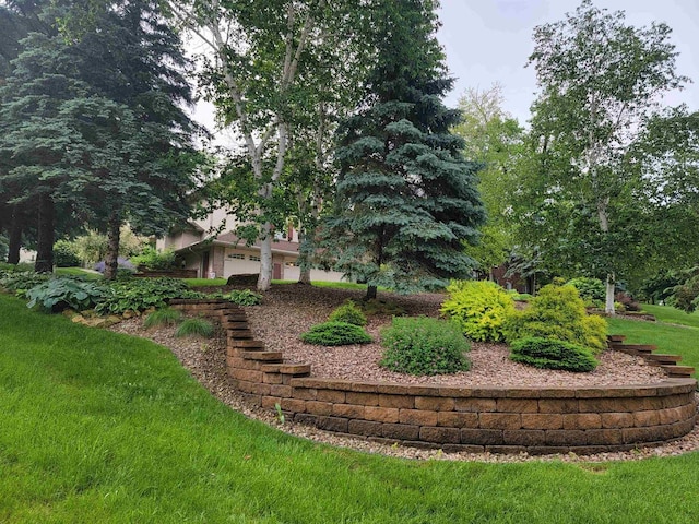 view of yard with a garage