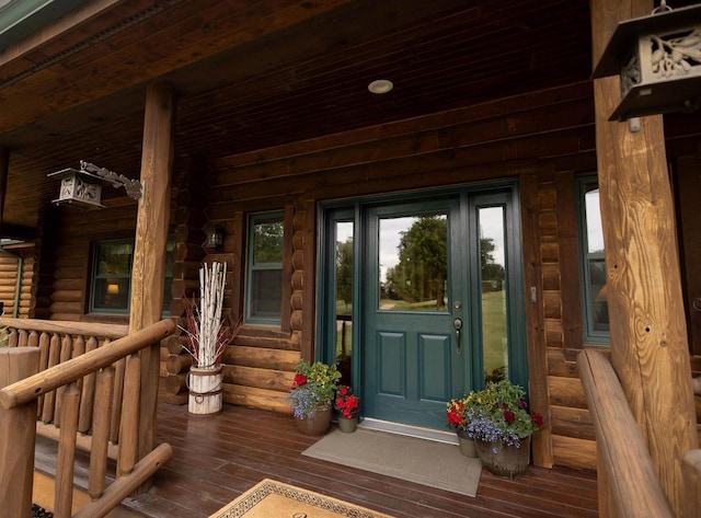 entrance to property featuring a porch