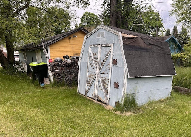 view of outbuilding featuring a lawn