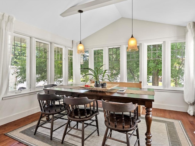 sunroom with vaulted ceiling