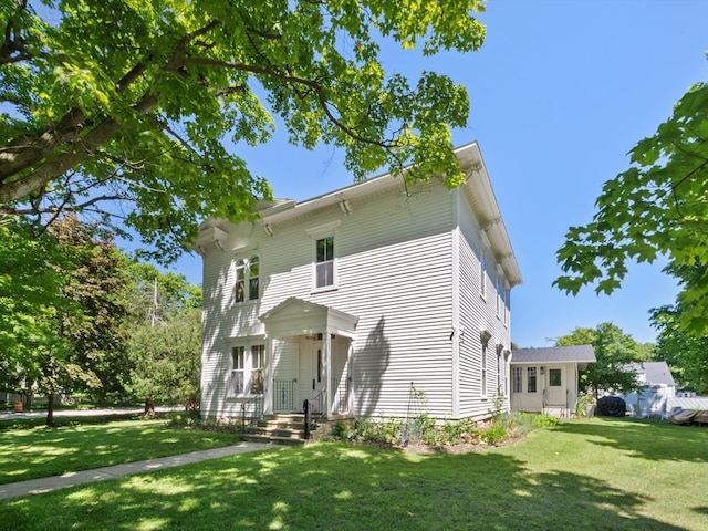 view of front of house with a front lawn