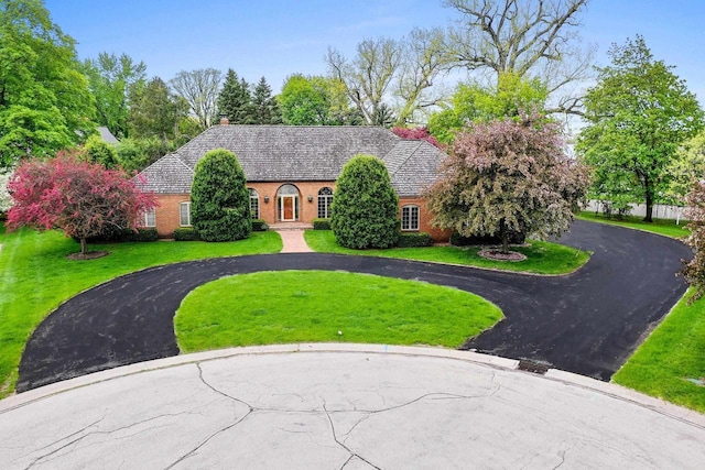 view of front of house with a front lawn