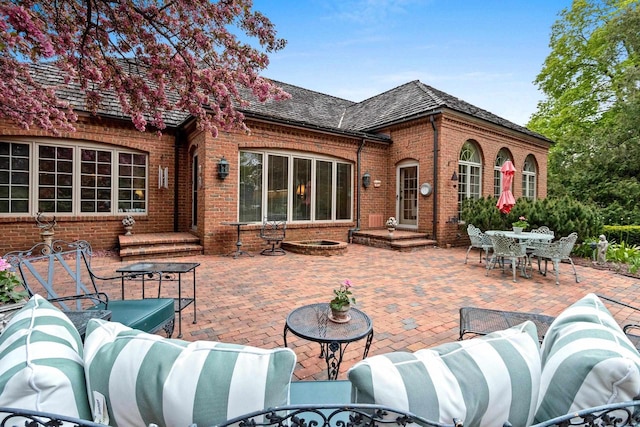 view of patio with outdoor lounge area