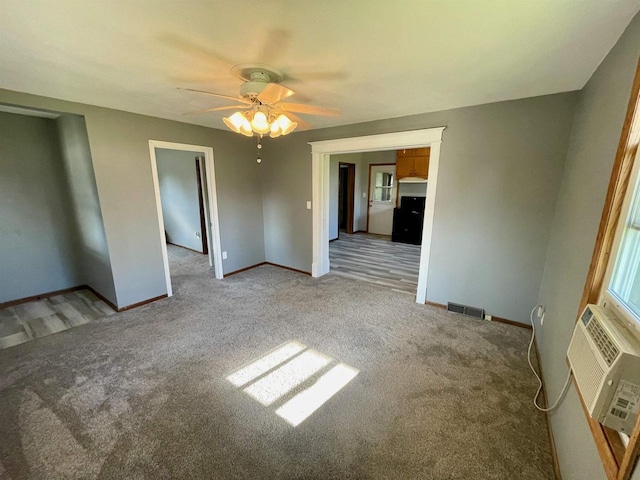 carpeted empty room featuring ceiling fan