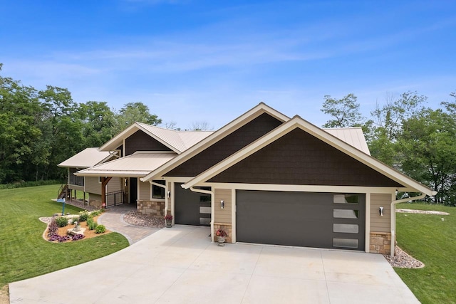 craftsman-style house featuring covered porch and a front yard