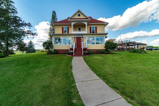 view of front of property with a front lawn