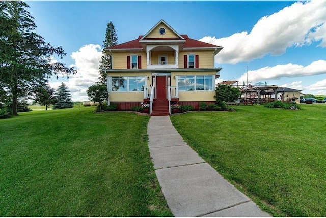 view of front of home with a front lawn