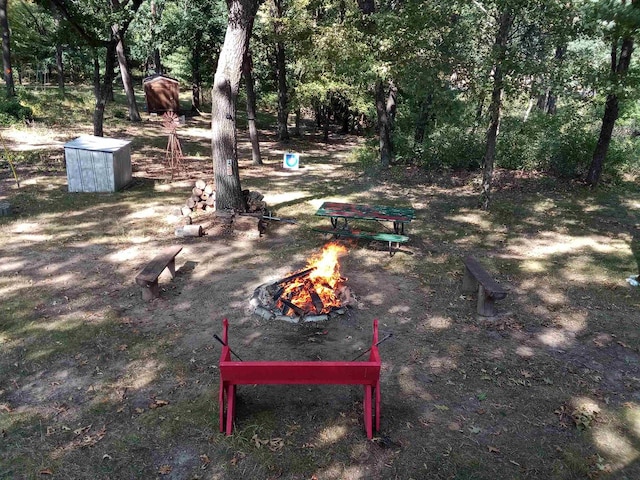 view of yard featuring an outdoor fire pit