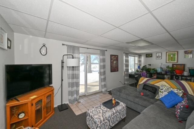 living room featuring a drop ceiling