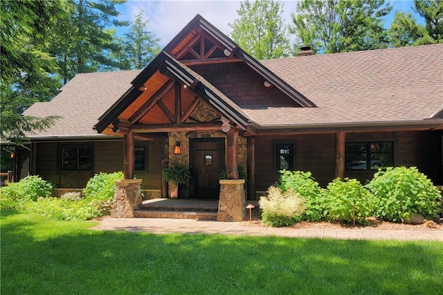 view of front of property featuring covered porch and a front lawn