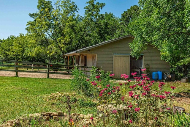 exterior space featuring a lawn