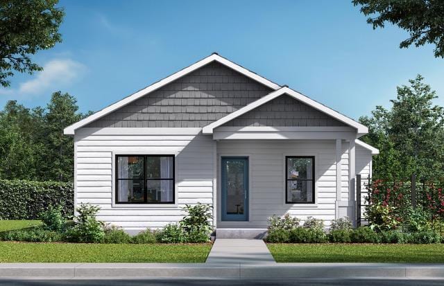 view of front of home featuring a front lawn