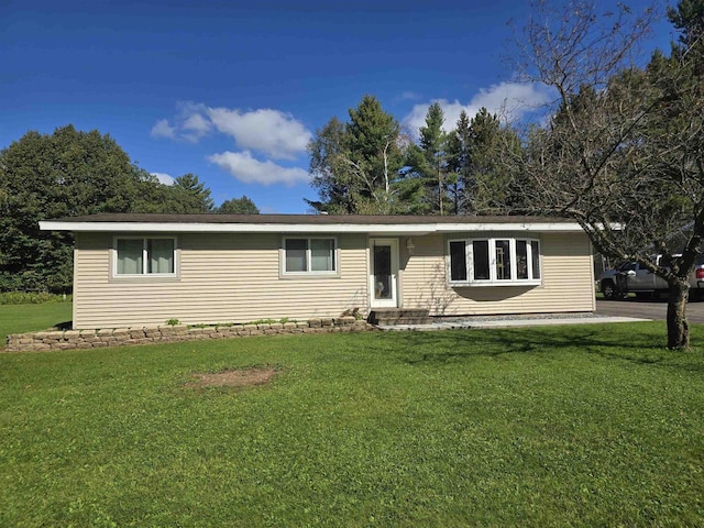 single story home with a front yard