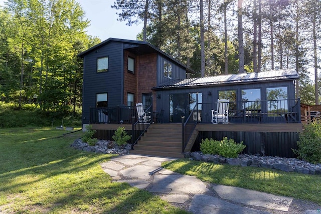 view of front of house with a front yard