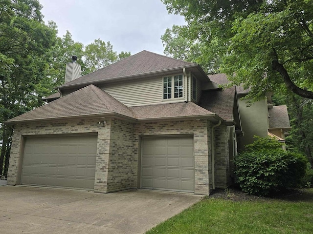 view of front facade featuring a garage