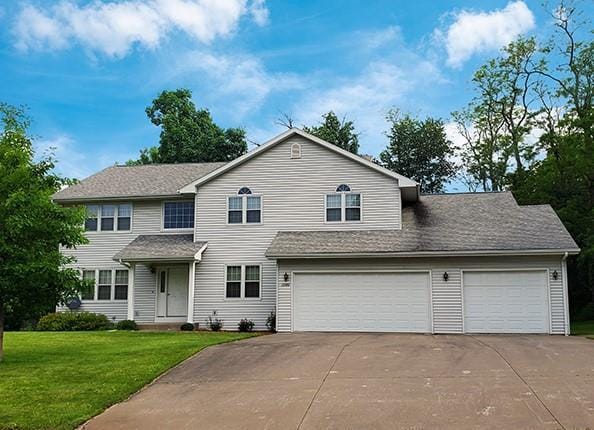 view of front of property with a front yard