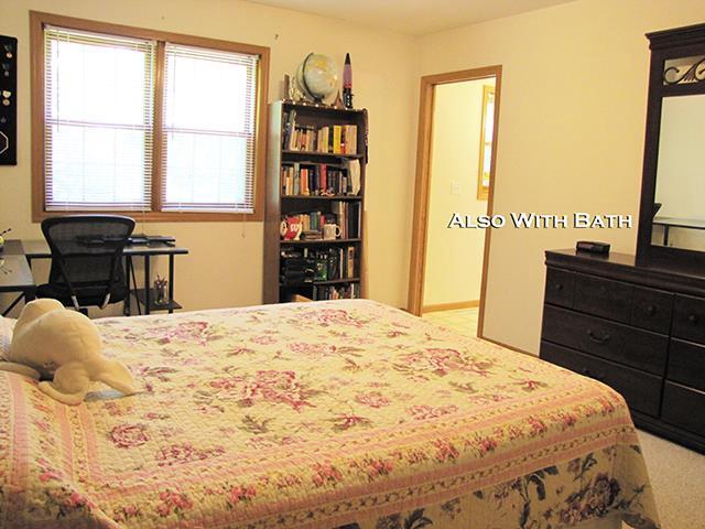 bedroom with carpet flooring