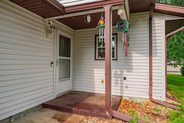 doorway to property featuring covered porch