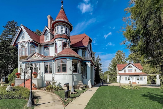 victorian-style house featuring a front yard