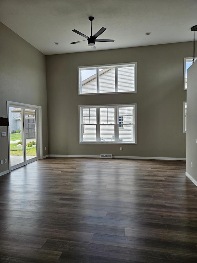 unfurnished room featuring dark wood-type flooring and ceiling fan