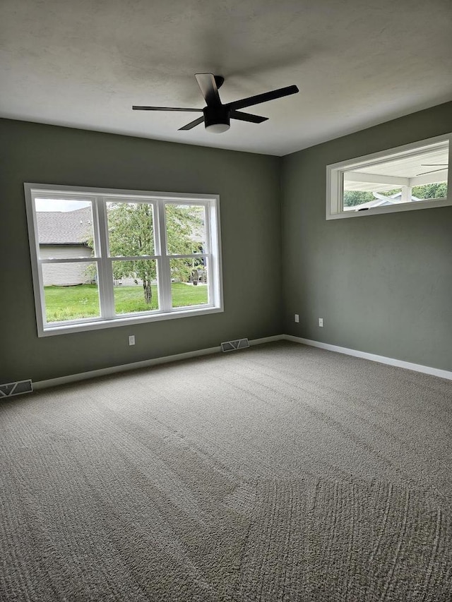 carpeted empty room featuring ceiling fan