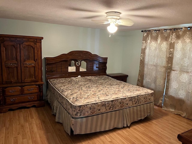 2217 Blackhawk St, Friendship, WI 53934 - bedroom featuring ceiling fan, a textured ceiling, and light wood-type flooring