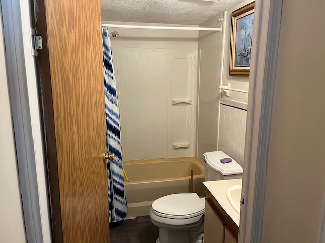 2217 Blackhawk St, Friendship, WI 53934 - full bathroom with vanity, a textured ceiling, toilet, and shower / tub combo with curtain