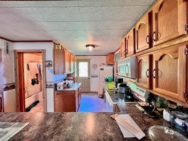 kitchen featuring crown molding and white appliances