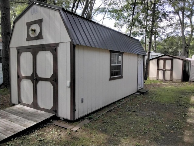 view of outbuilding