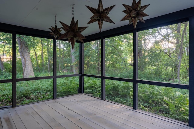 unfurnished sunroom with ceiling fan