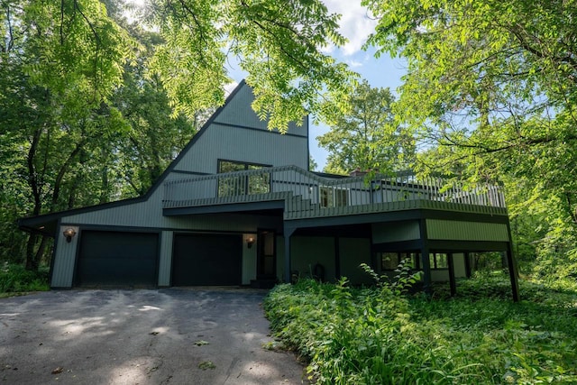 view of front facade with a garage