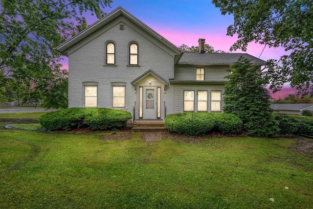 front facade featuring a yard