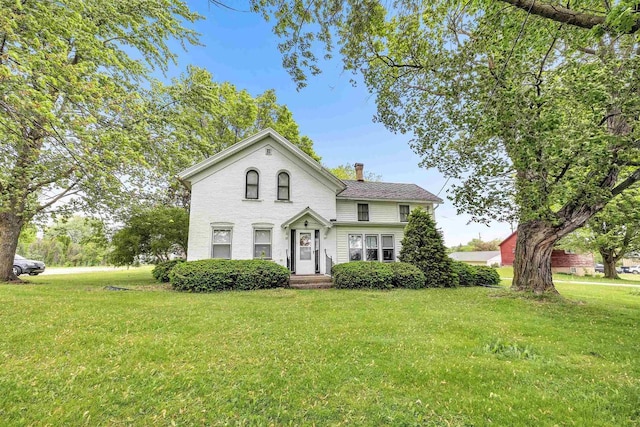 view of front of home with a front lawn