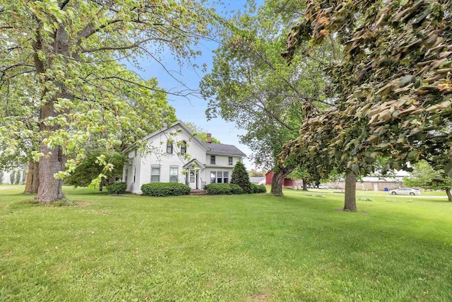 view of front facade with a front yard