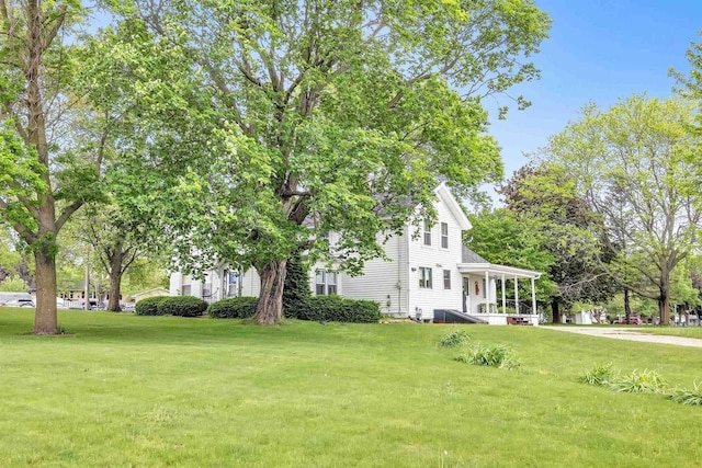 view of front of property with a front lawn