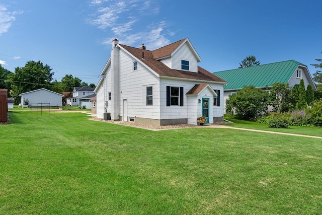 view of front of house featuring cooling unit and a front lawn