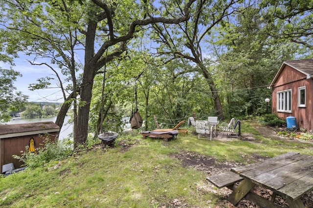 view of yard featuring a water view