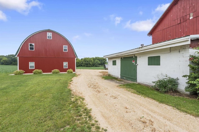 view of side of property featuring an outbuilding and a yard