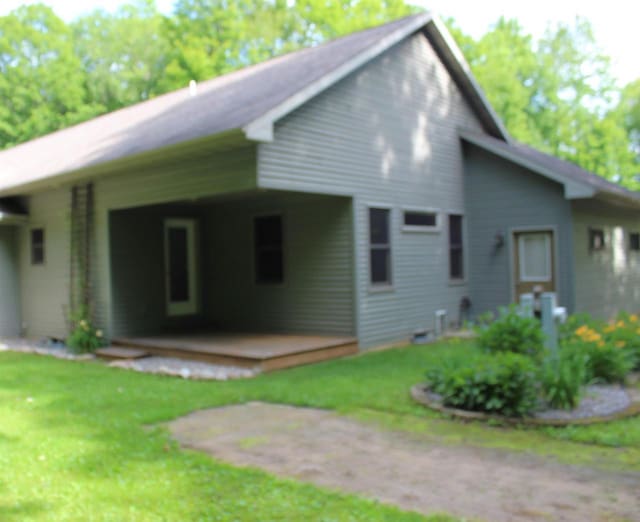 exterior space featuring a lawn