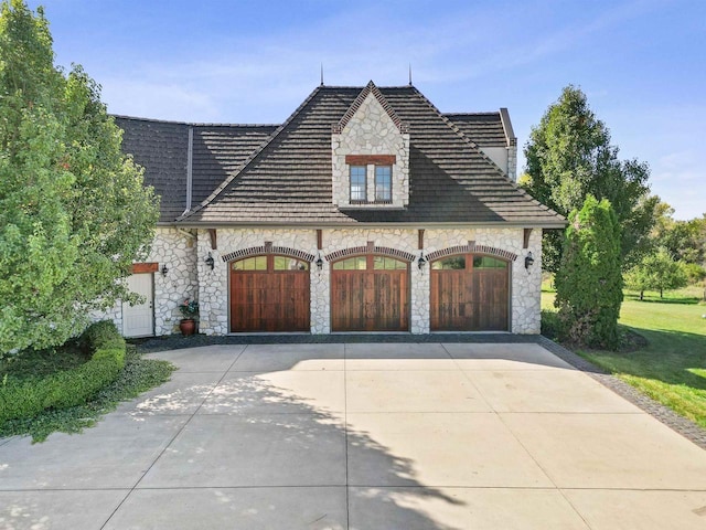 view of front of house featuring a garage